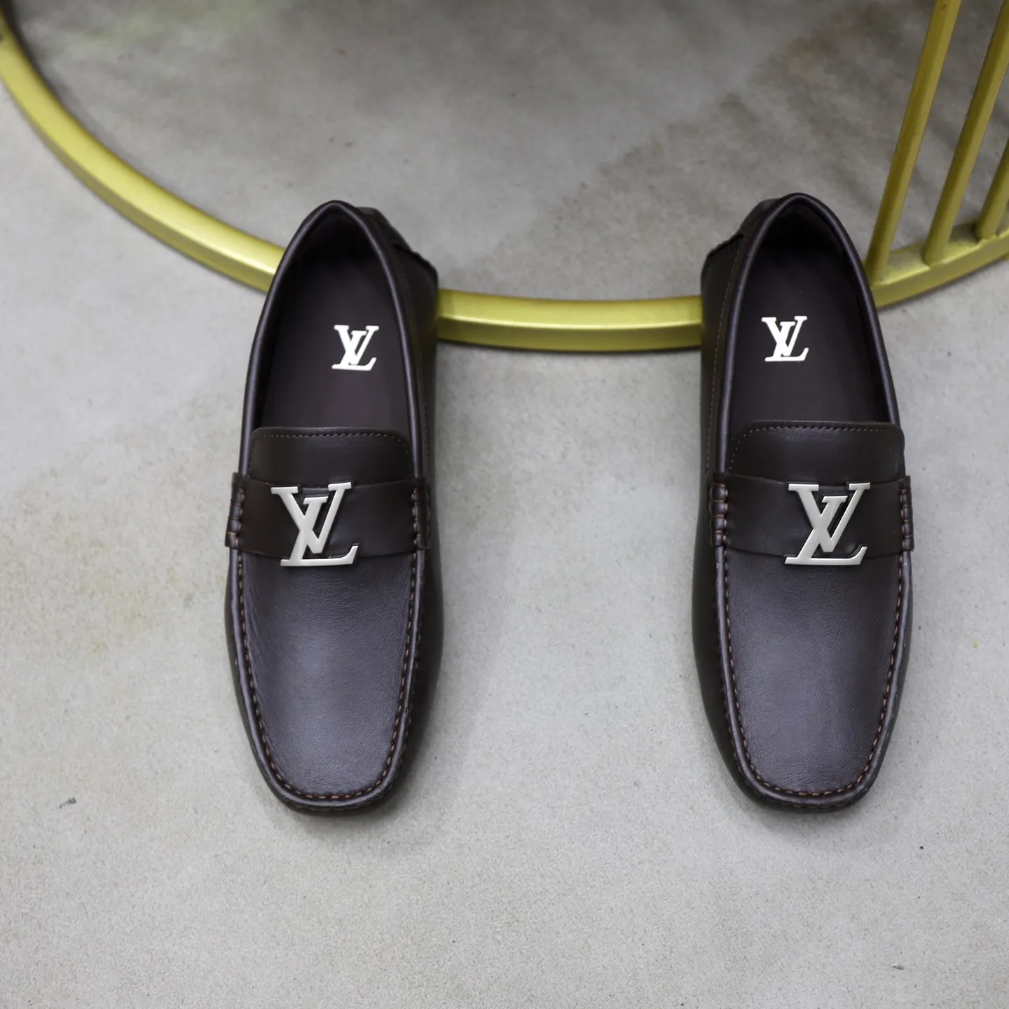 Ex-factory price: 480💰【LV】Louis Vuitton ⚠️High-end men’s driving and pedal series ⚠️38-44 (customized for 45) ⚠️All original cowhide leather! Thick and soft! Made entirely of calfskin lining! Rubber sheet anti-slip beanie sole! Three-dimensional package technology! Fashionable and classic! Handicrafts! Original high quality! Feel free to compare!